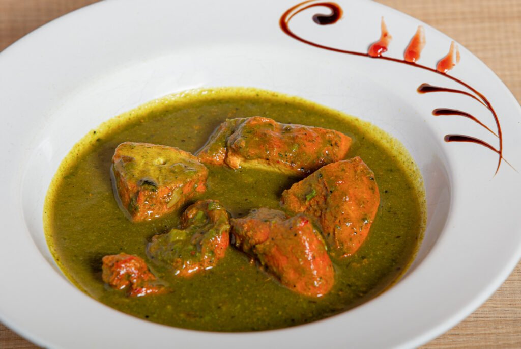 Pollo Hariali con espinacas y guindilla verde